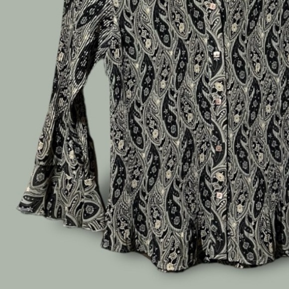 Essentials by Milano Black & Green Tones Leaf/Floral Print l/s Top sz S - Picture 7 of 15